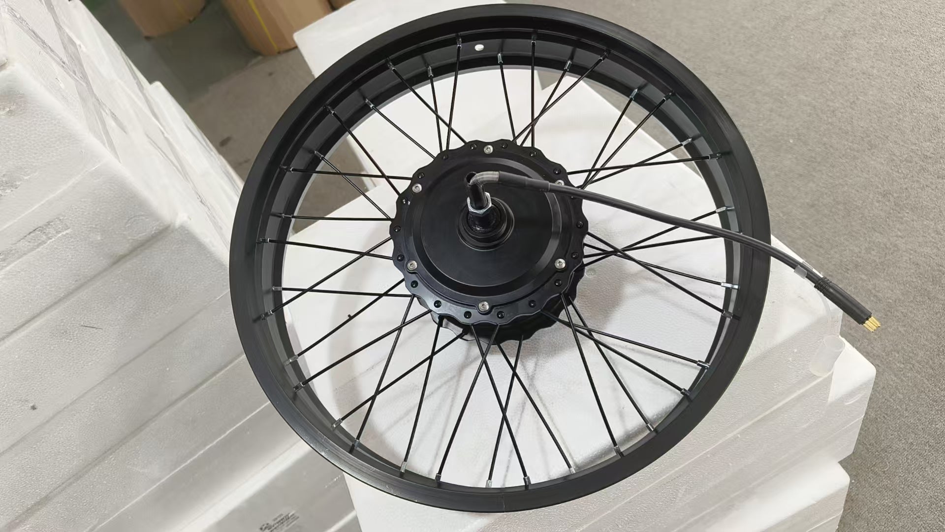 Bopzin Rear hub contains motor